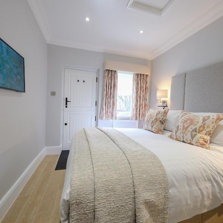 Mulberry House Guest House Ongar Екстериор снимка
