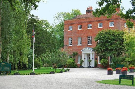 Mulberry House Guest House Ongar Екстериор снимка