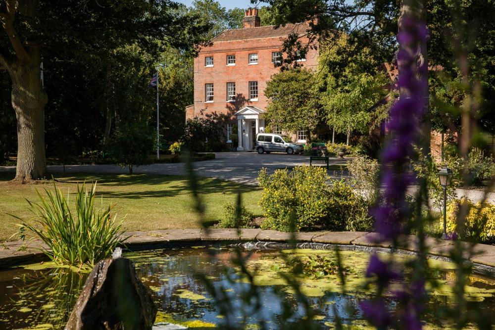 Mulberry House Guest House Ongar Екстериор снимка