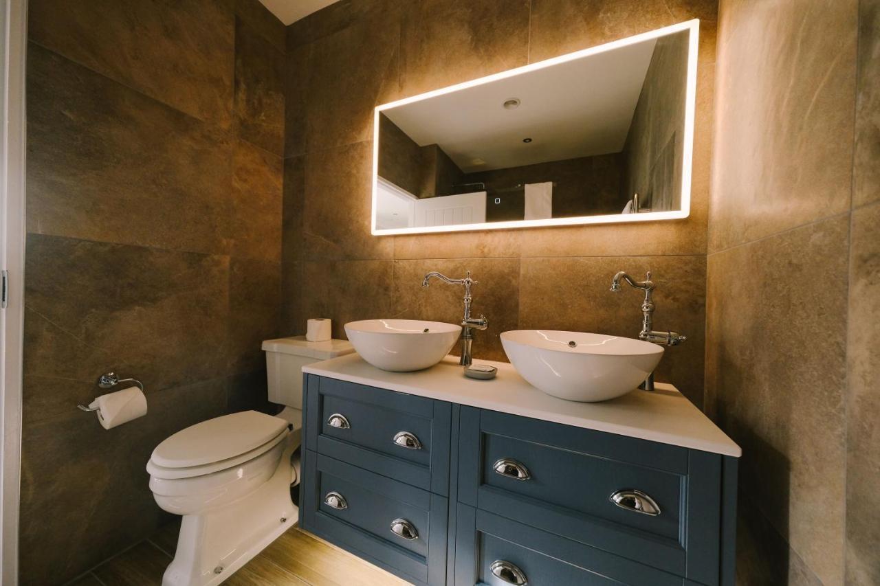 Mulberry House Guest House Ongar Екстериор снимка