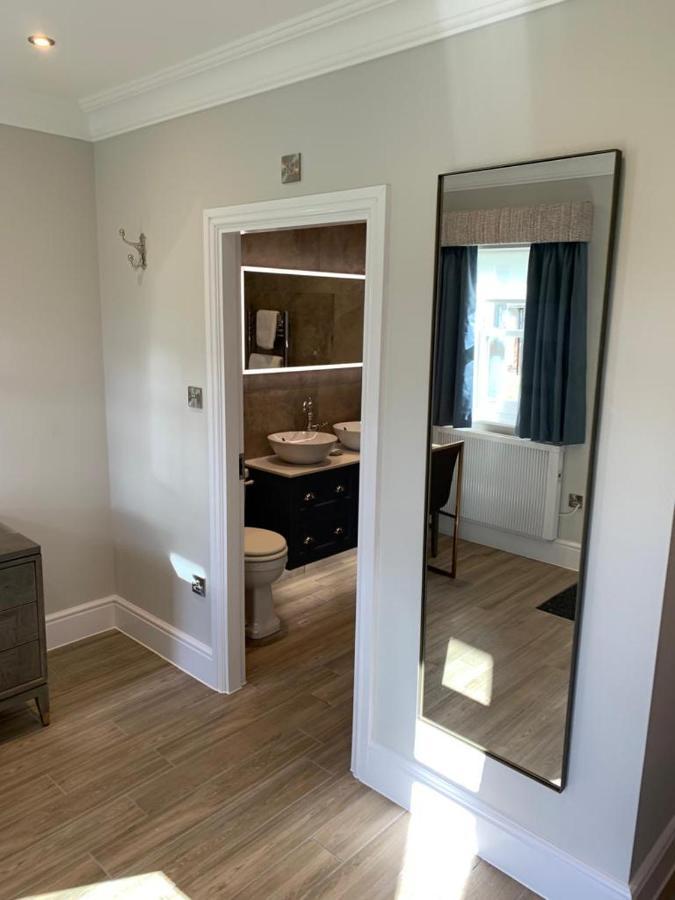Mulberry House Guest House Ongar Екстериор снимка