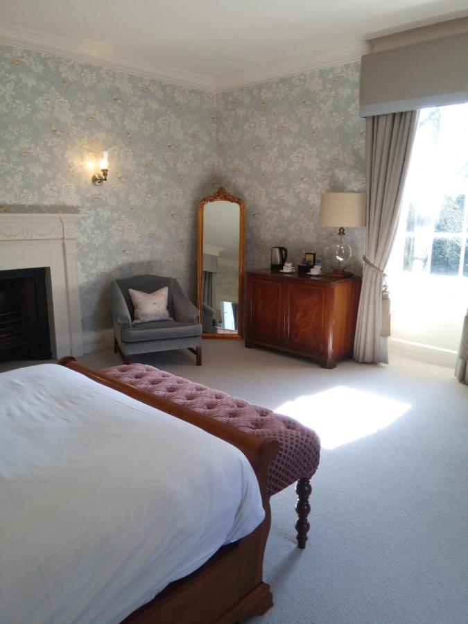 Mulberry House Guest House Ongar Екстериор снимка