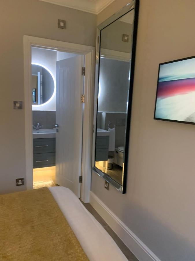 Mulberry House Guest House Ongar Екстериор снимка