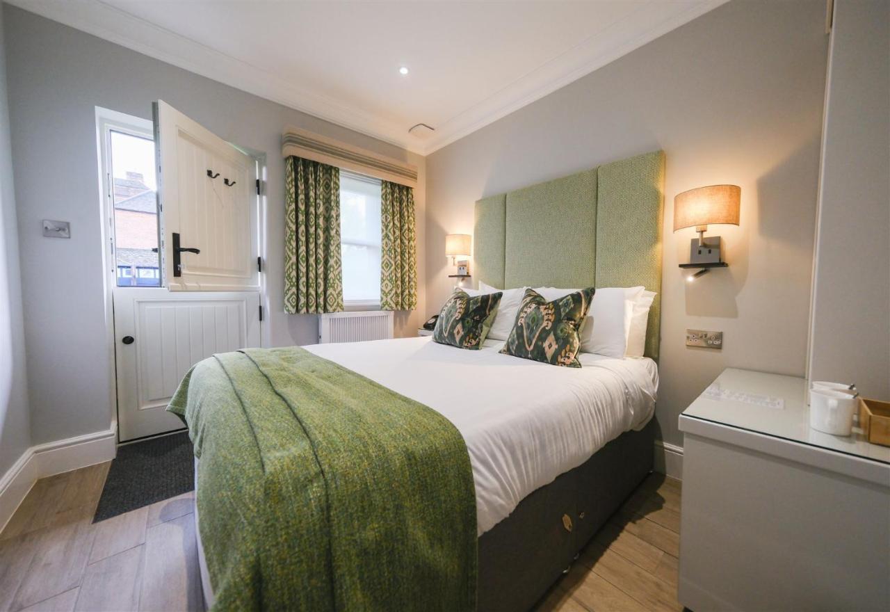 Mulberry House Guest House Ongar Екстериор снимка