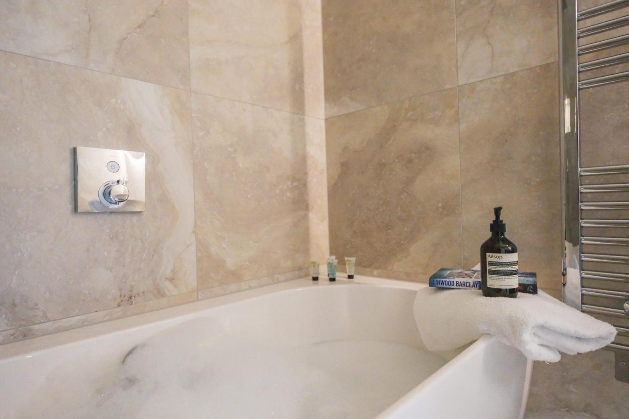 Mulberry House Guest House Ongar Екстериор снимка