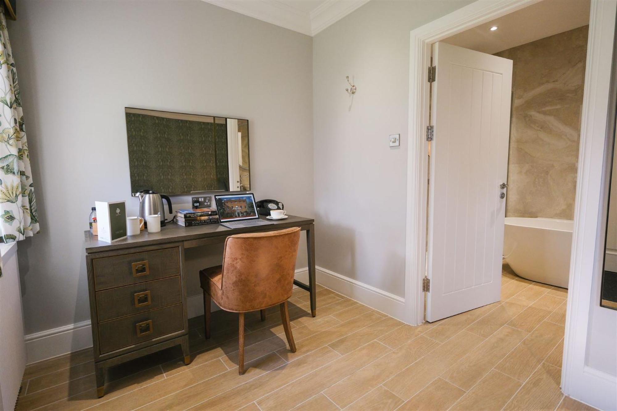 Mulberry House Guest House Ongar Екстериор снимка